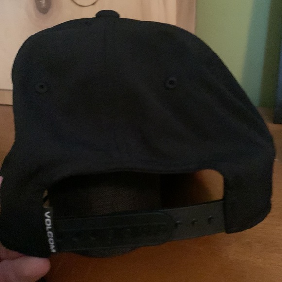 Volcom Hat - Picture 2 of 3